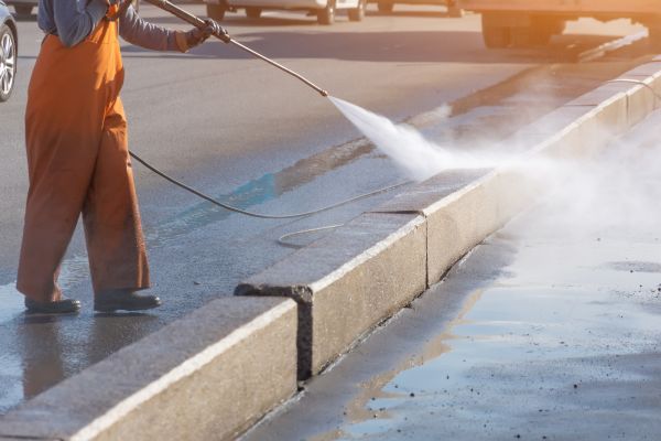 Commercial Concrete Cleaning in Davenport