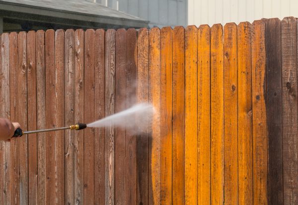 Fence Power Washing in Davenport
