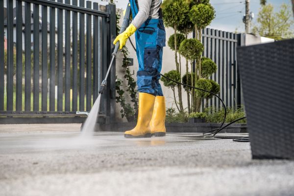 Driveway Power Washing in Davenport