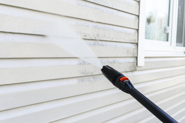 Siding Power Washing in Davenport