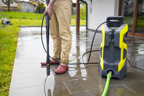 Porch Pressure Washing in Davenport