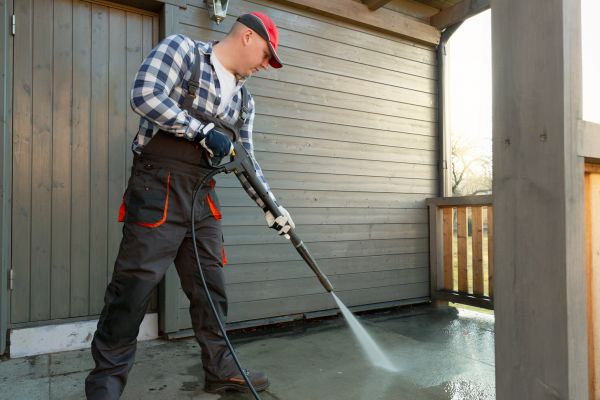 Porch Power Washing in Davenport