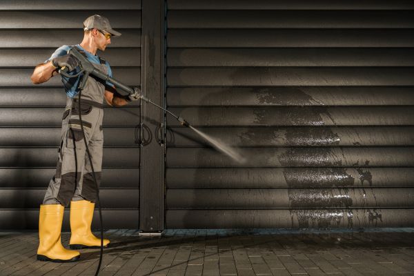 Garage Pressure Washing in Davenport