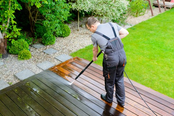 Deck And Patio Cleaning in Davenport