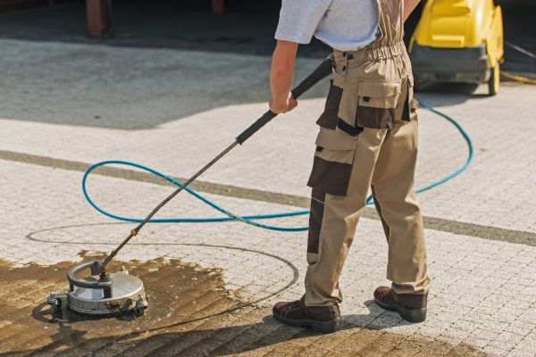 Townhouse Driveway Cleaning in Davenport