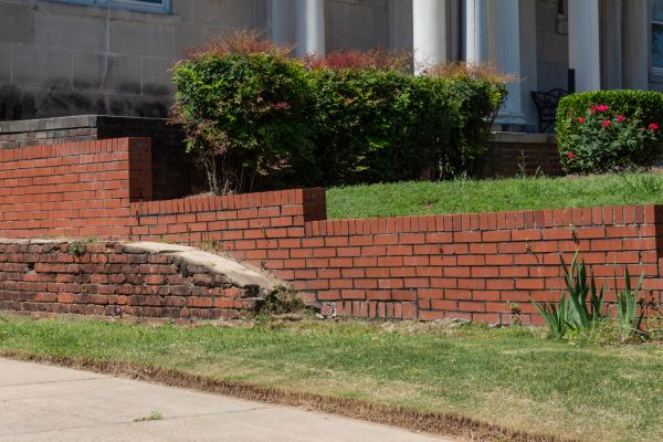 Retaining Wall Cleaning in Davenport