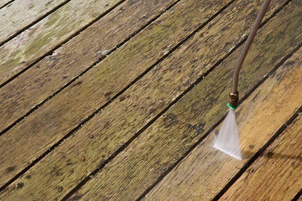 Deck Mold Removal in Davenport
